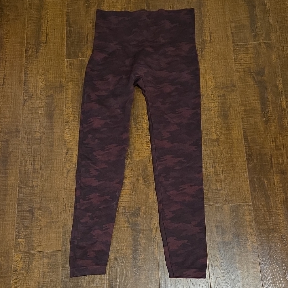 SPANX Reddish/black Camoflauge Sz 2XL/2TG Leggings, Like NEW!